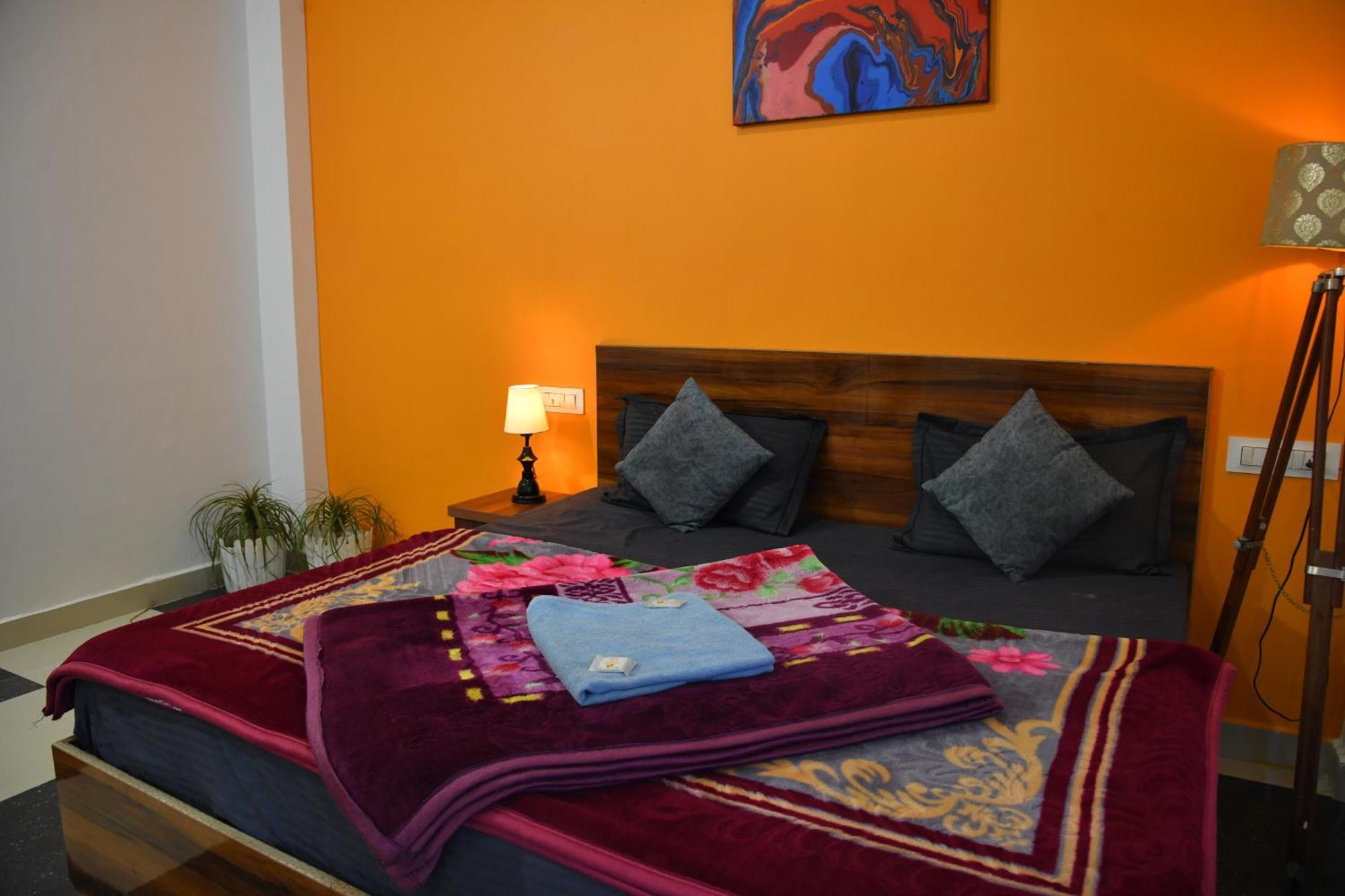 Himtrek Stays, Kasol Bagian luar foto