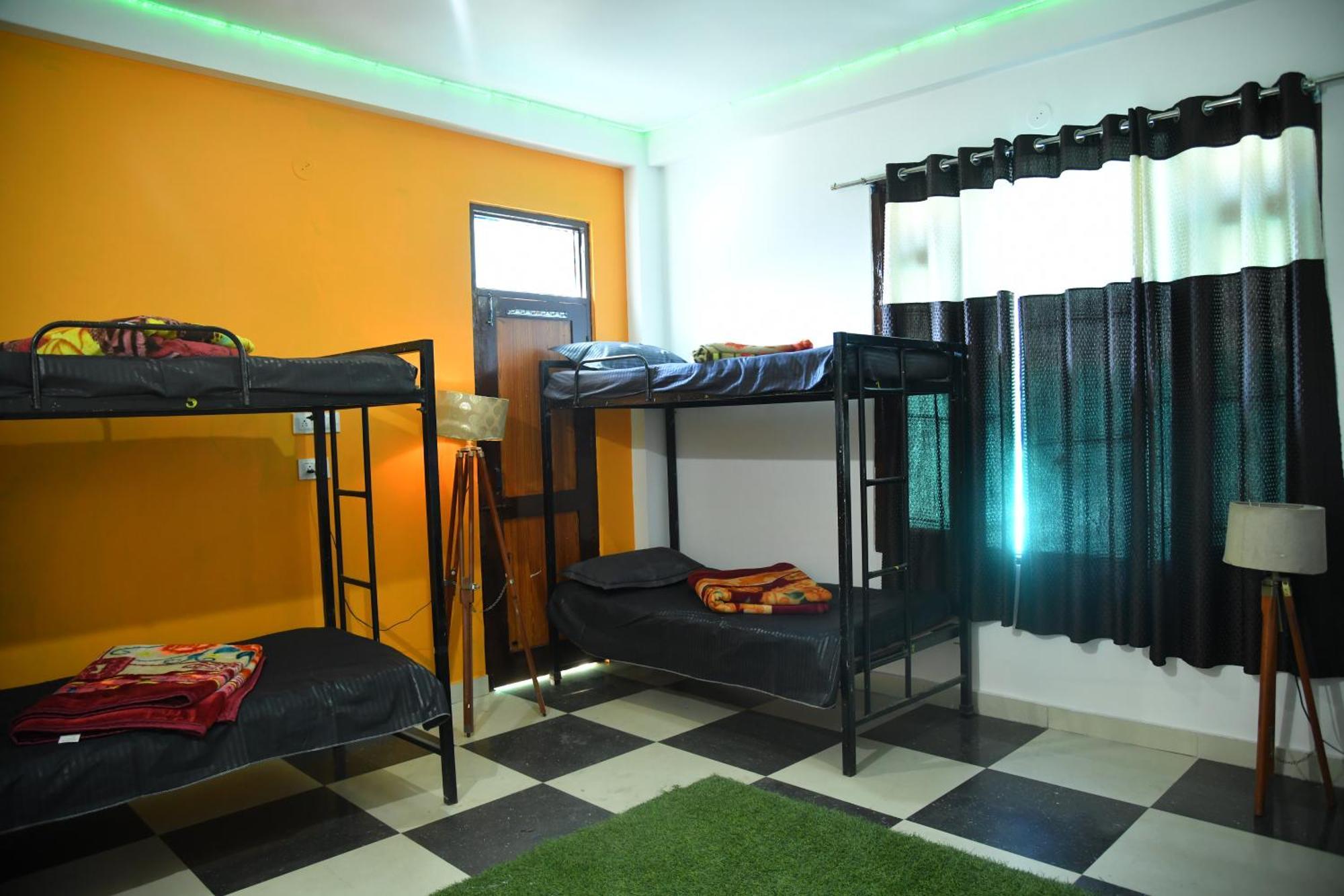 Himtrek Stays, Kasol Bagian luar foto