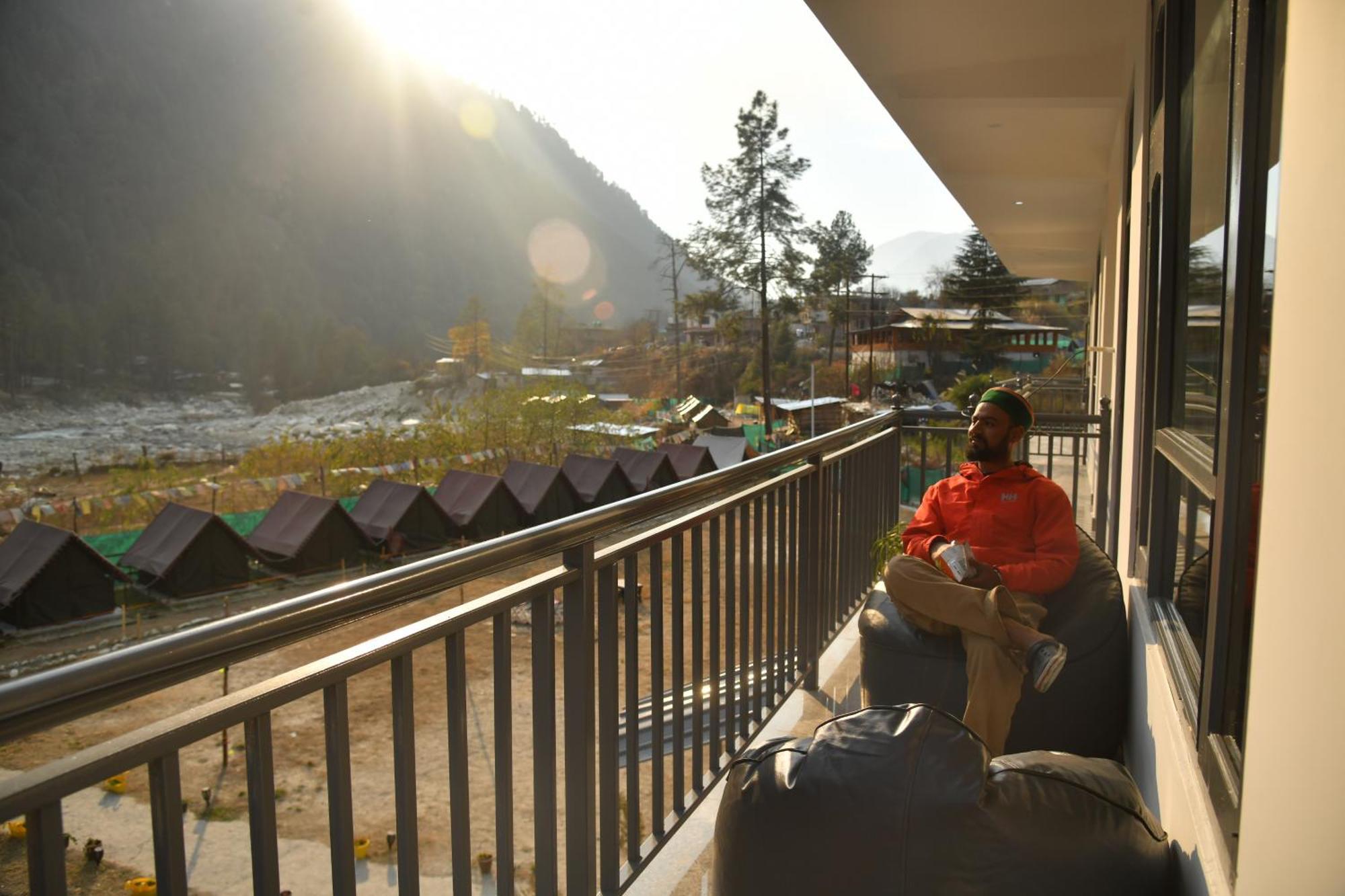 Himtrek Stays, Kasol Bagian luar foto