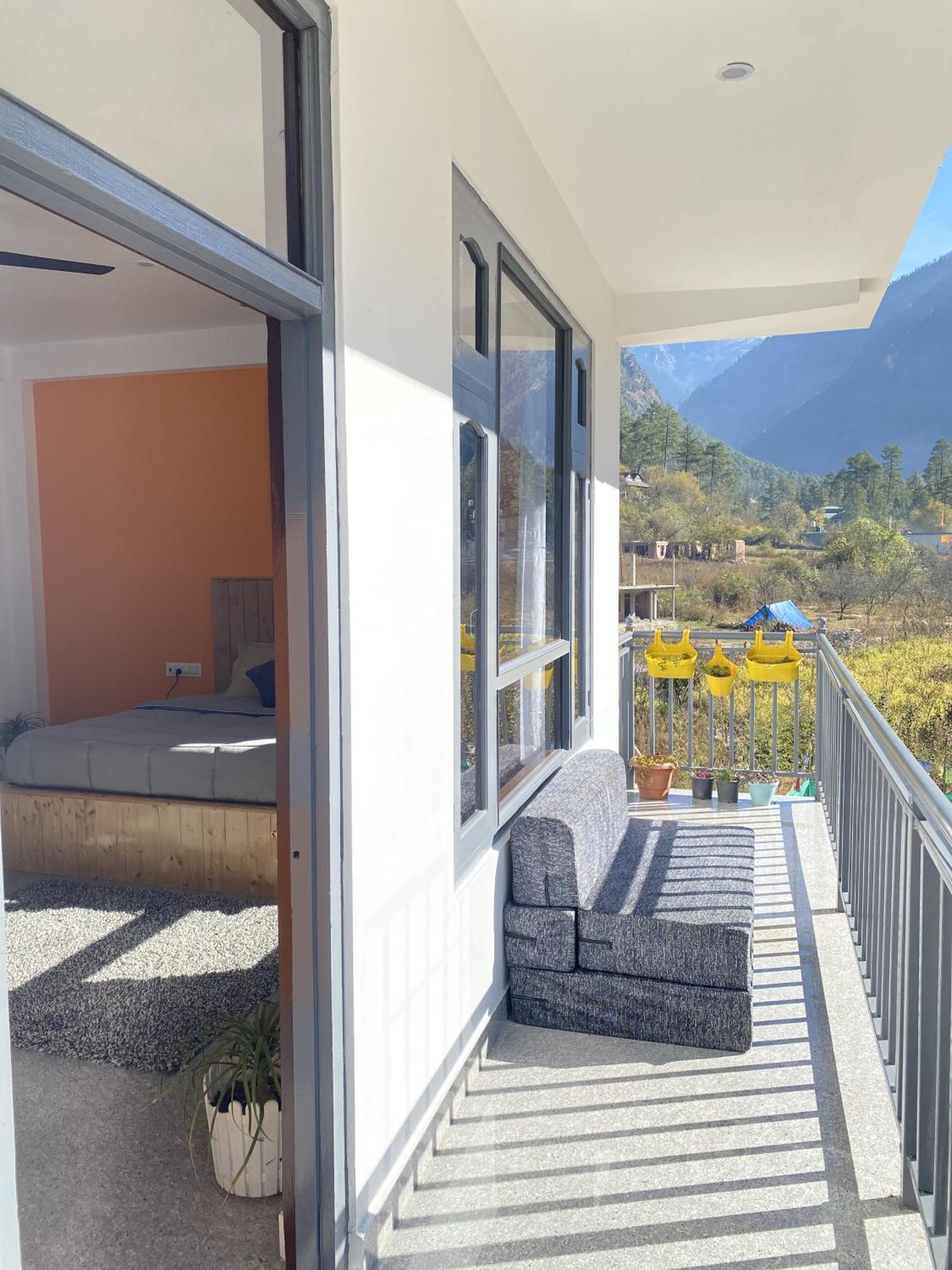 Himtrek Stays, Kasol Bagian luar foto
