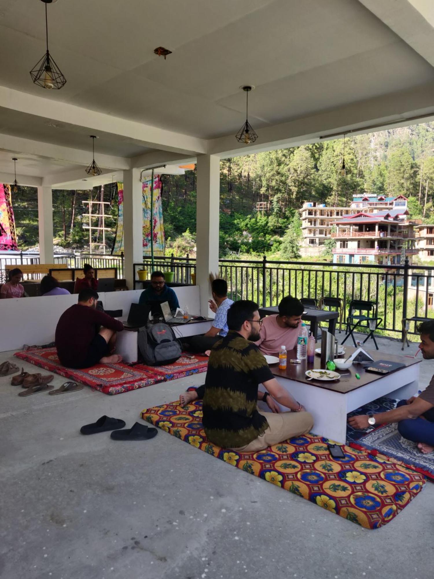 Himtrek Stays, Kasol Bagian luar foto