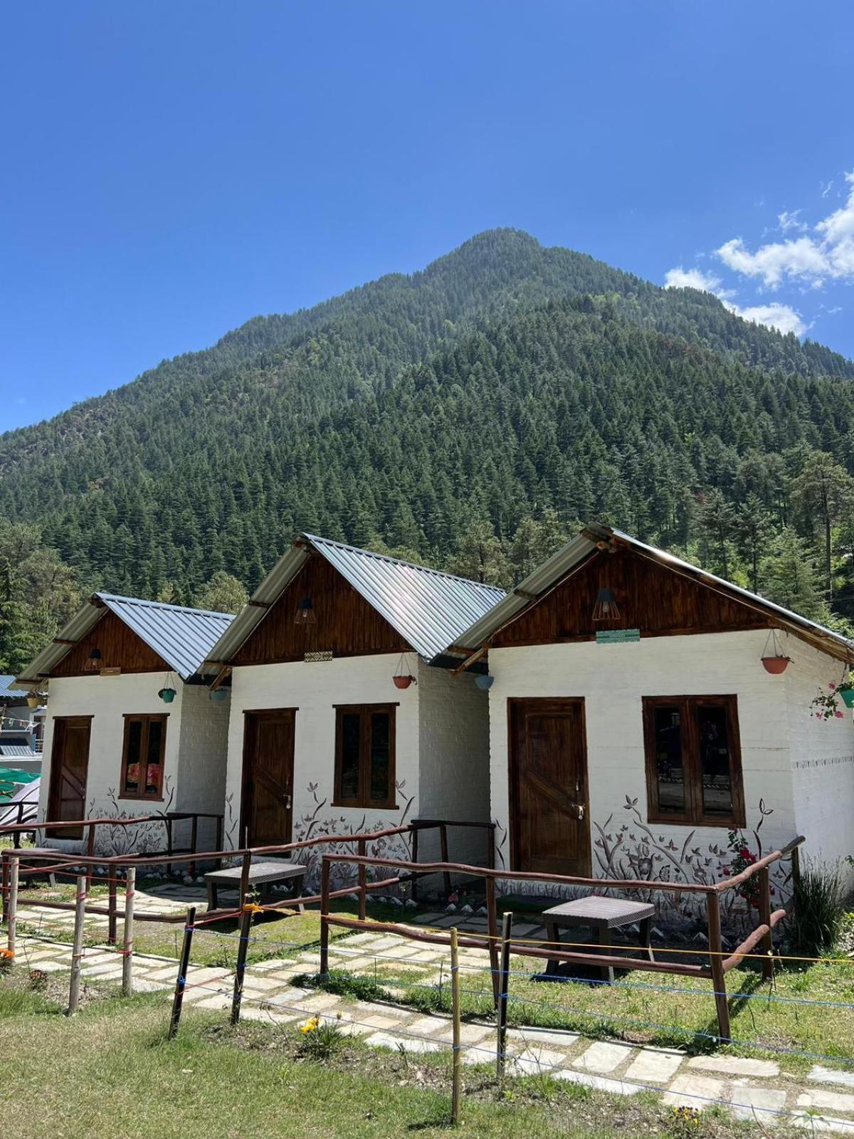 Himtrek Stays, Kasol Bagian luar foto
