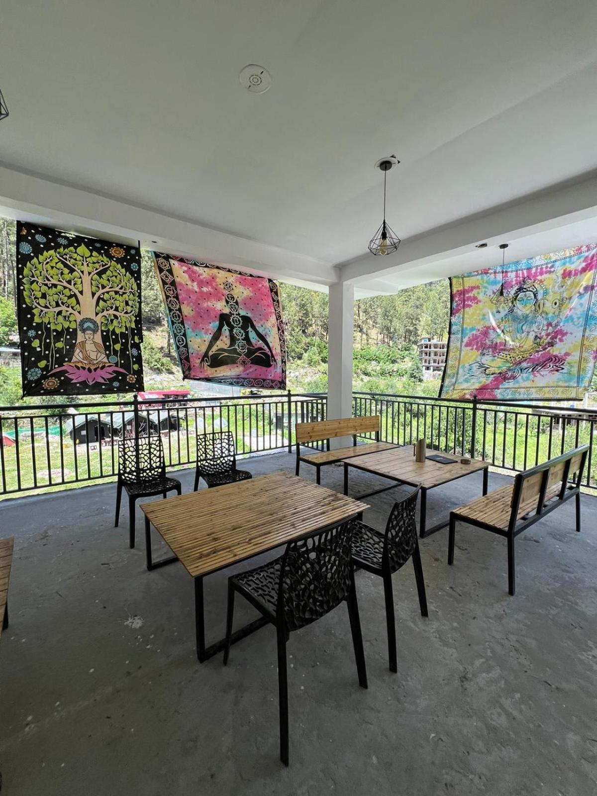 Himtrek Stays, Kasol Bagian luar foto