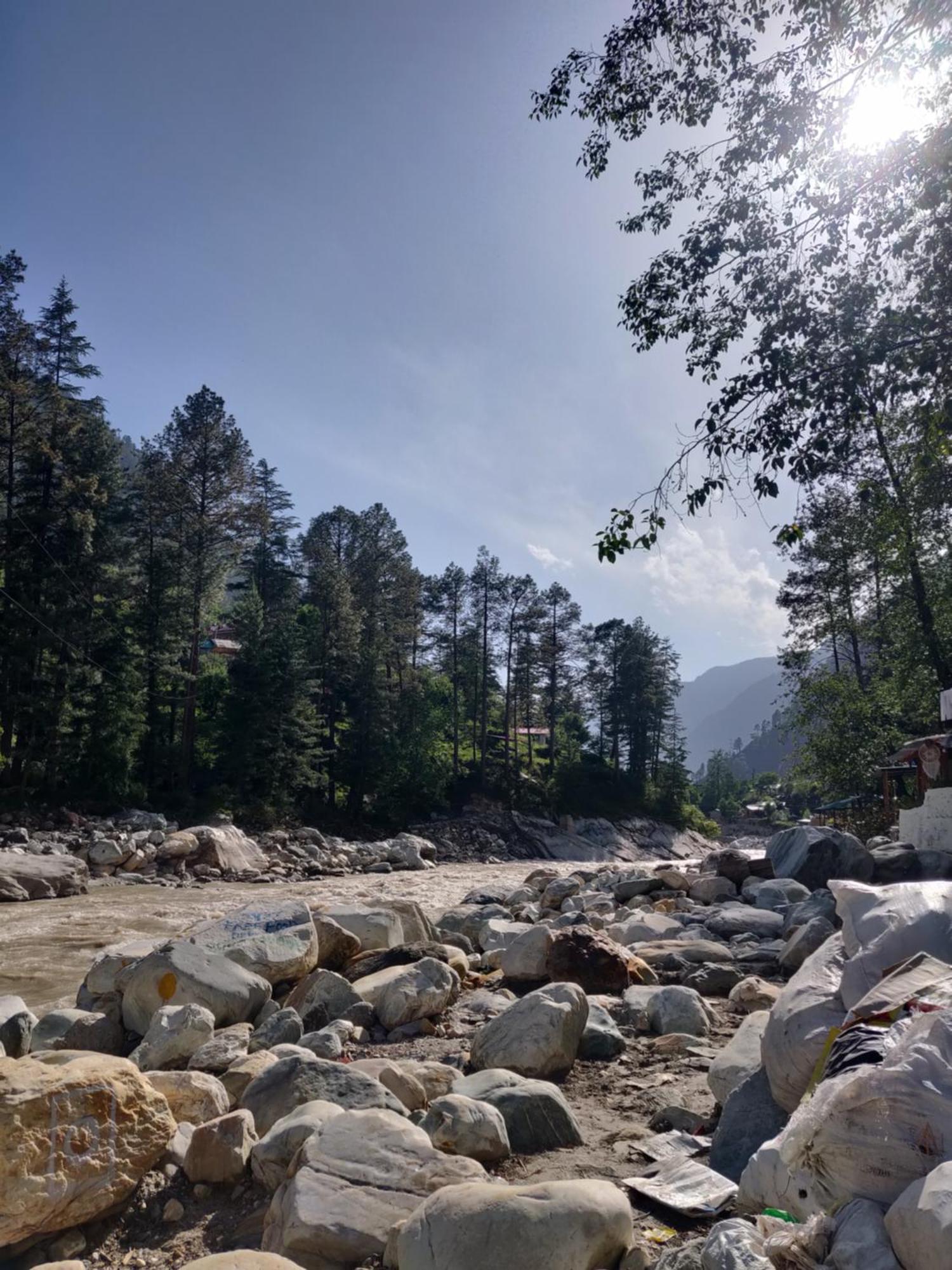 Himtrek Stays, Kasol Bagian luar foto