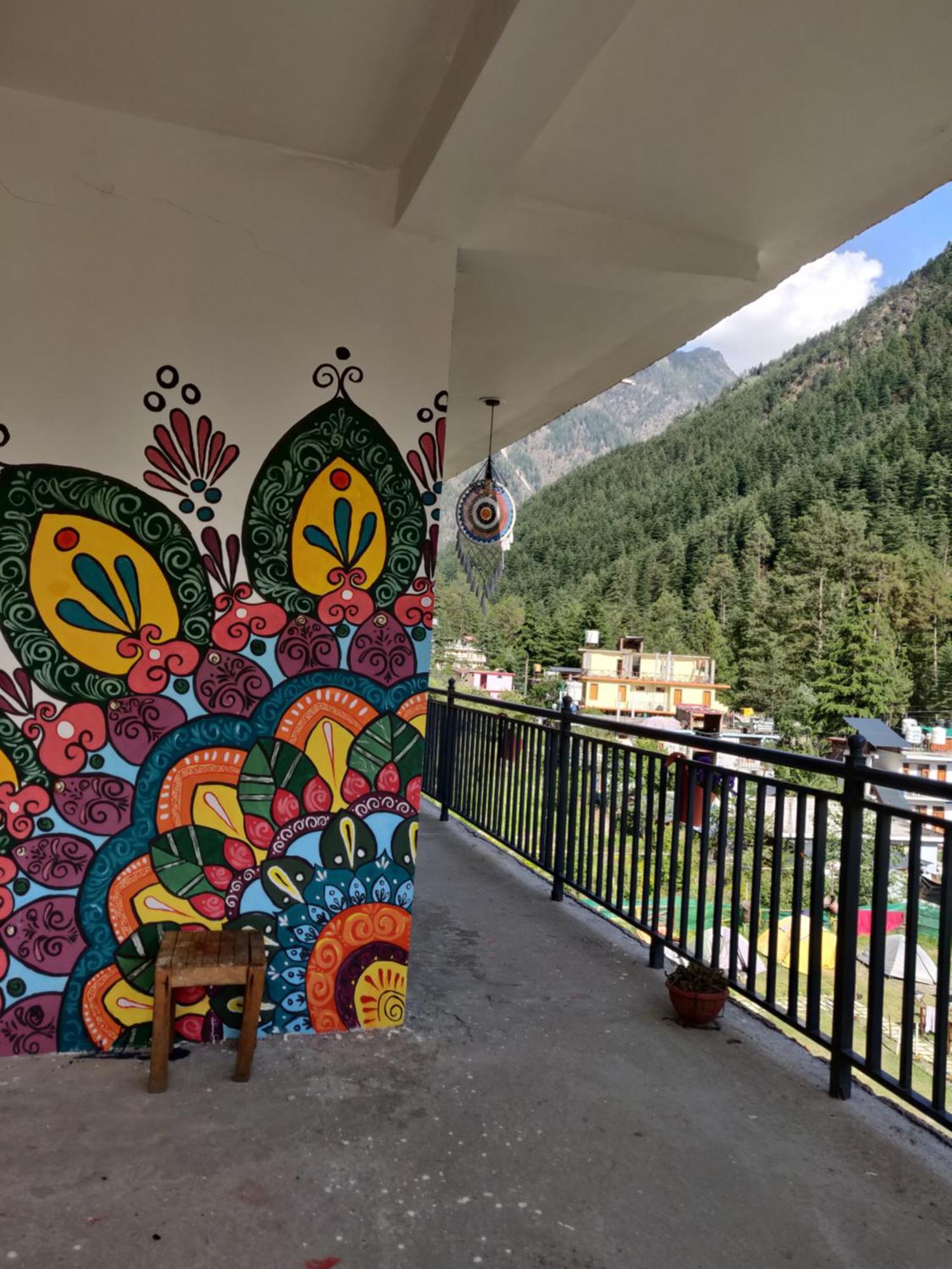Himtrek Stays, Kasol Bagian luar foto