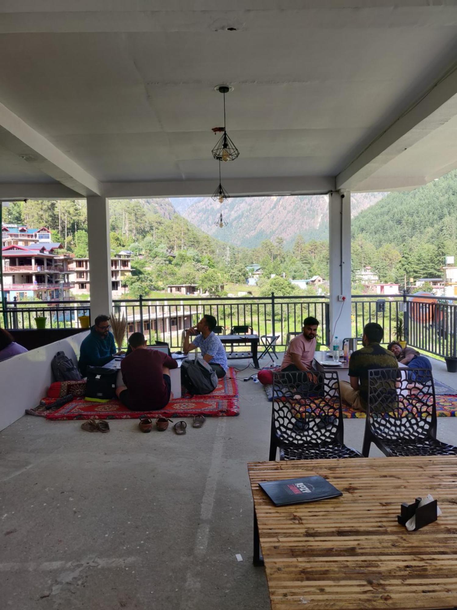 Himtrek Stays, Kasol Bagian luar foto