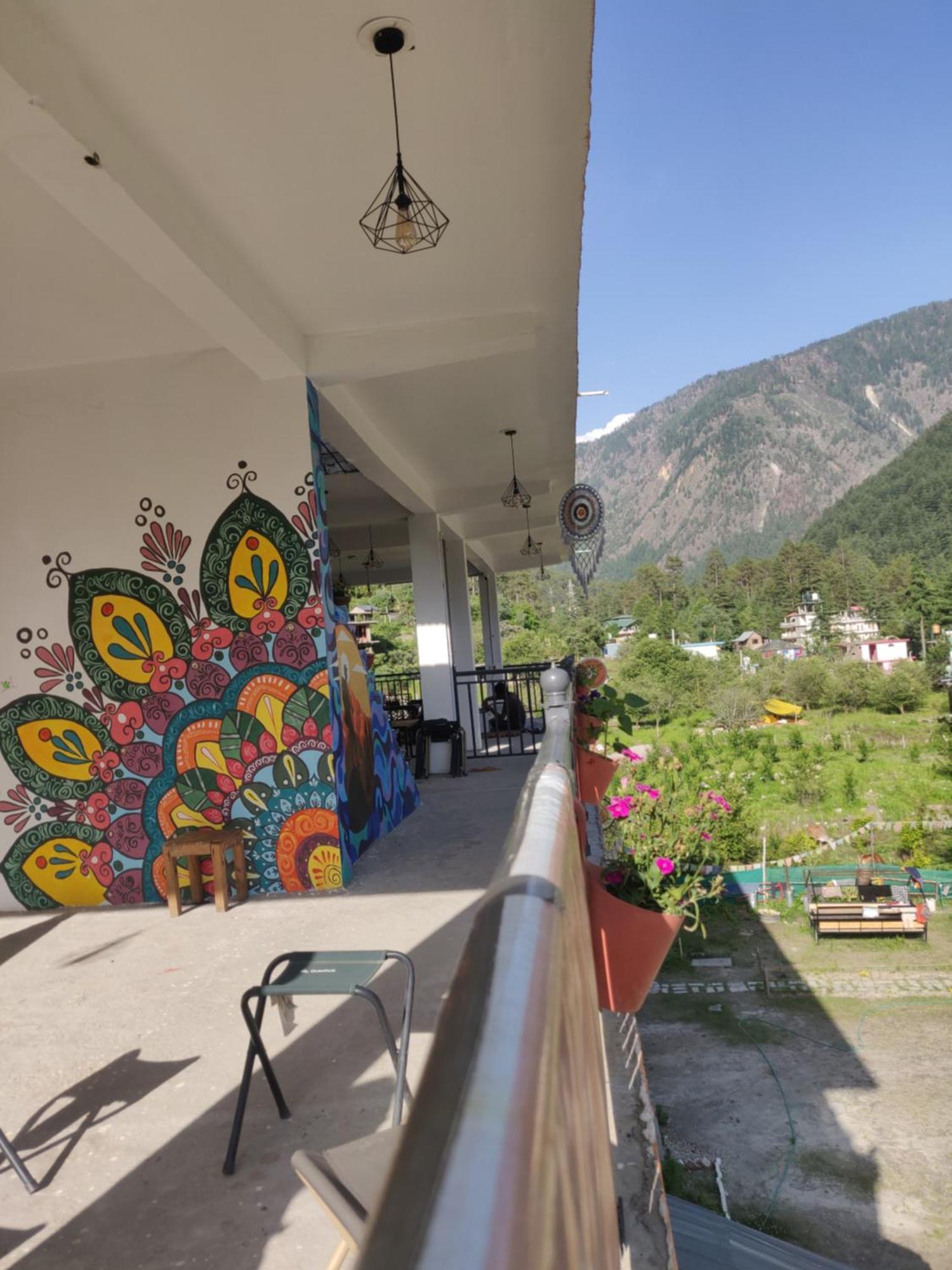 Himtrek Stays, Kasol Bagian luar foto