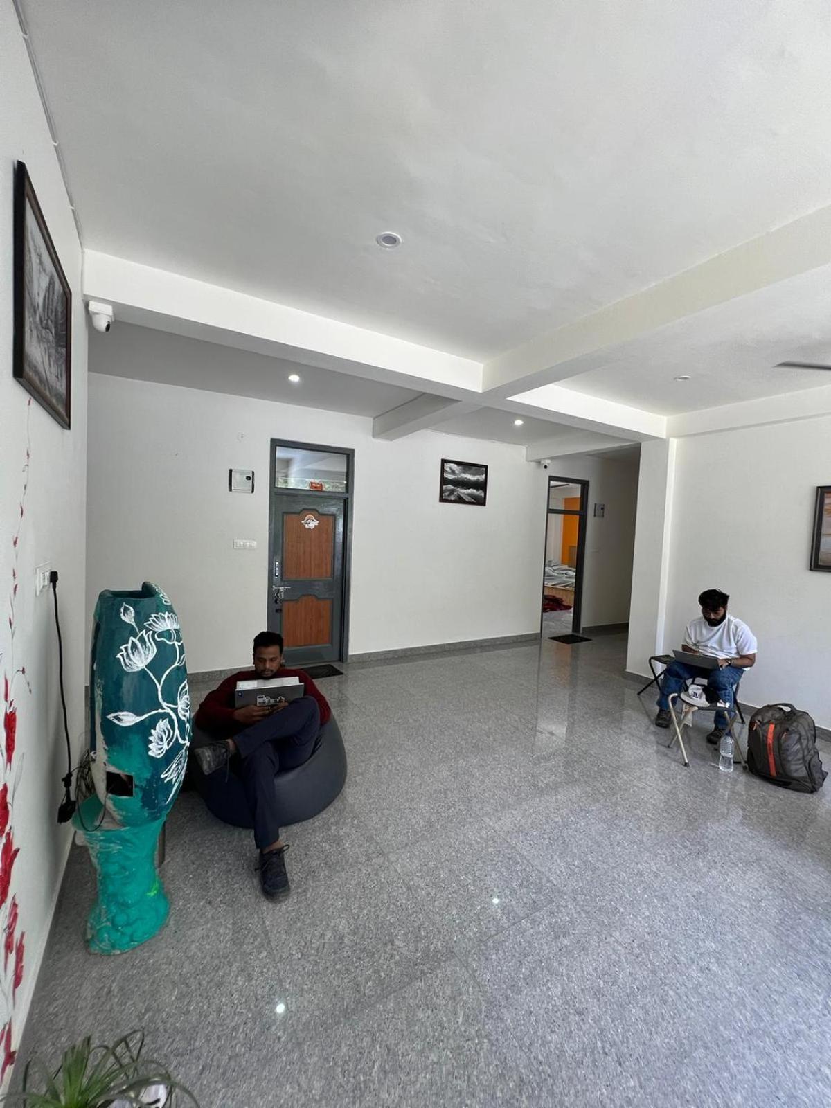 Himtrek Stays, Kasol Bagian luar foto