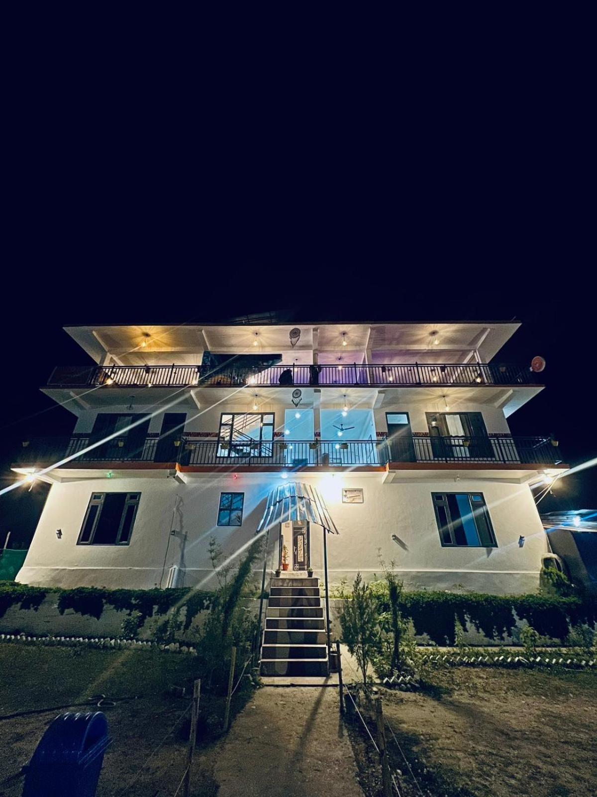 Himtrek Stays, Kasol Bagian luar foto