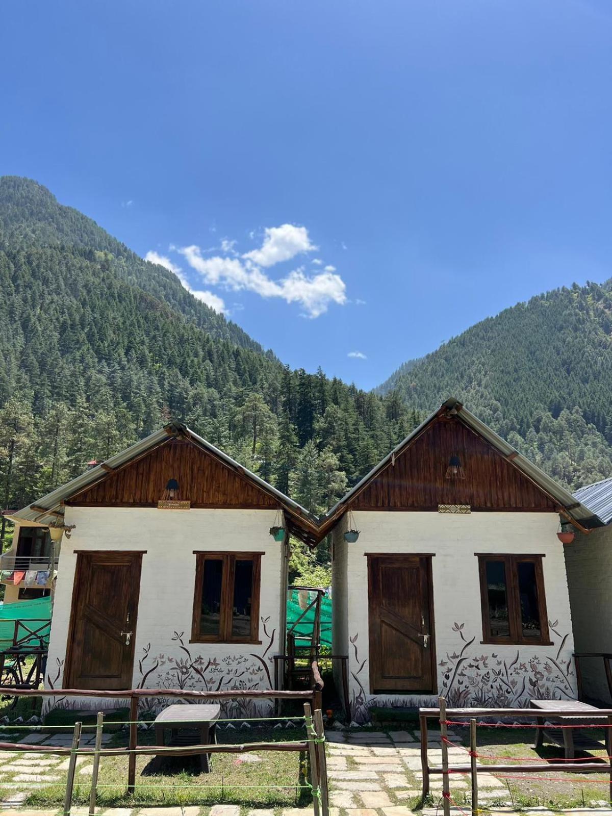 Himtrek Stays, Kasol Bagian luar foto