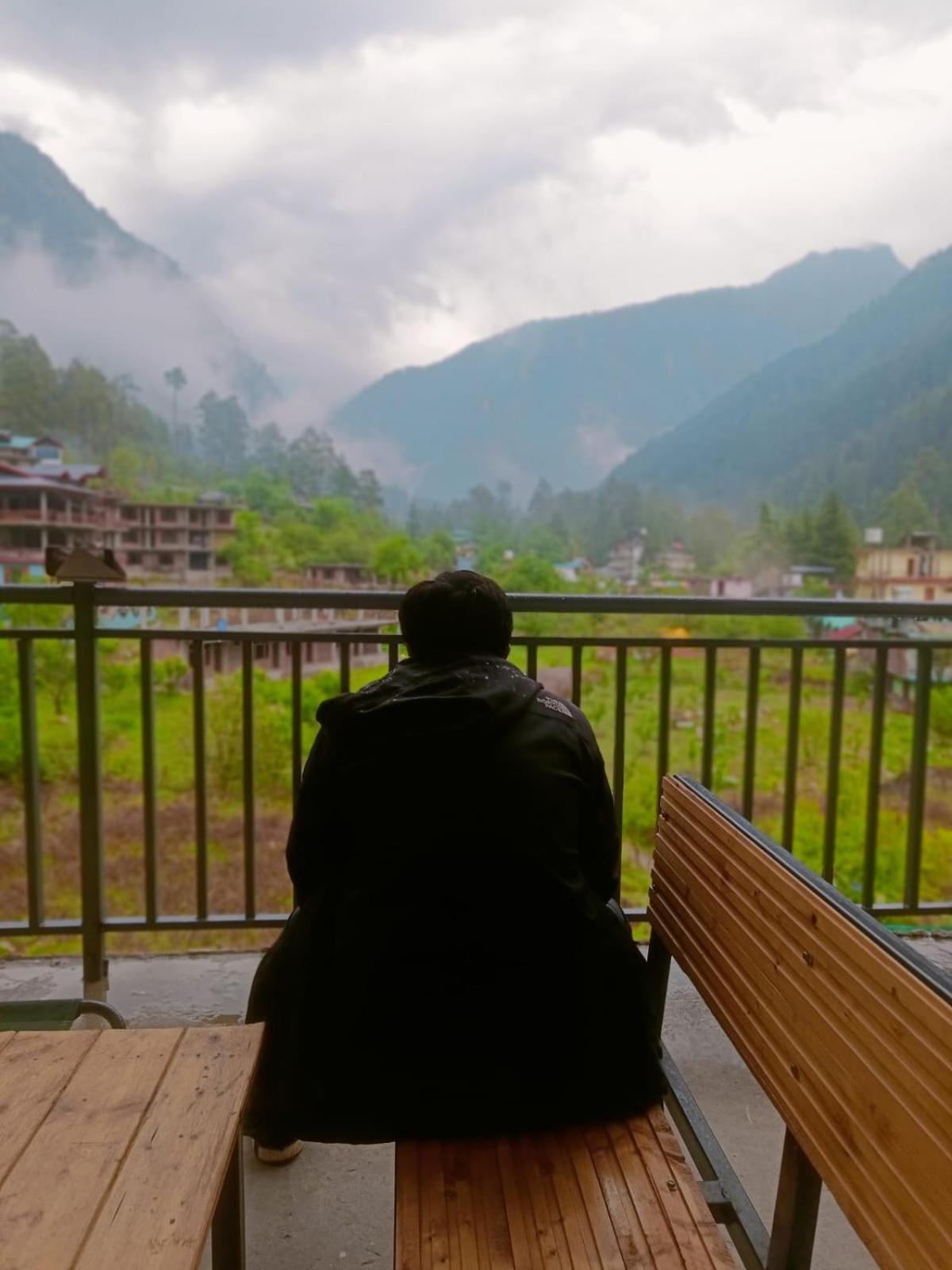 Himtrek Stays, Kasol Bagian luar foto