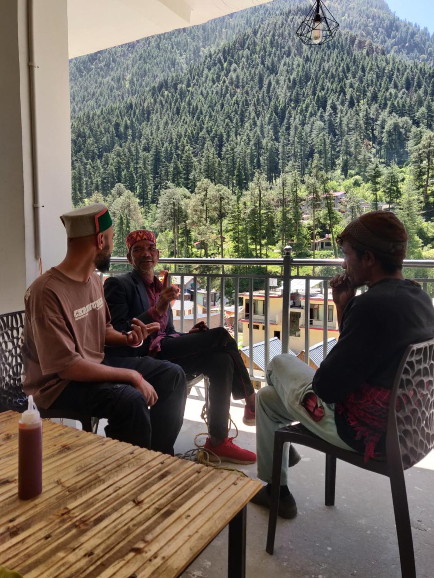 Himtrek Stays, Kasol Bagian luar foto